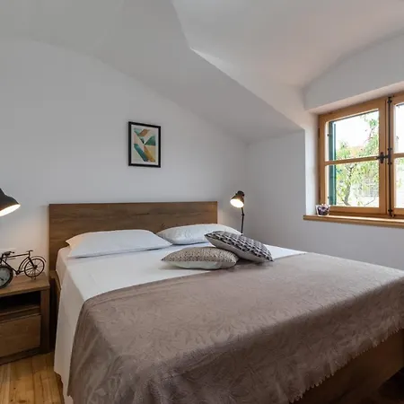 Komun Apartament *