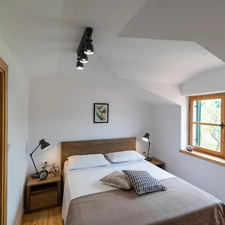Apartament Komun *