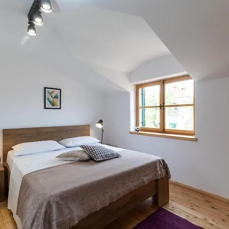 Komun Apartament Vela Luka