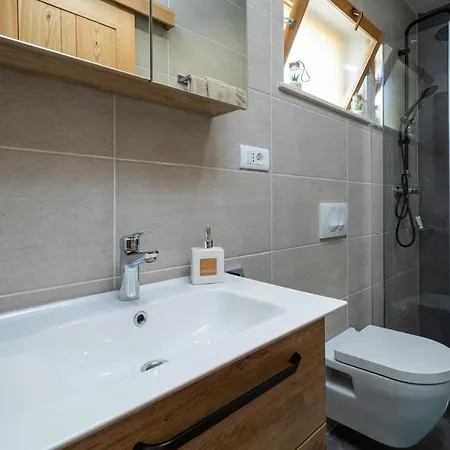 Komun Apartament Vela Luka