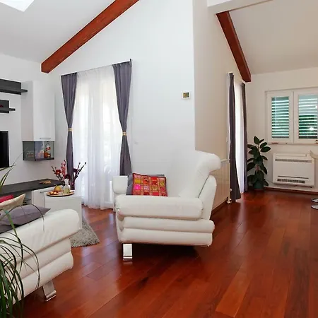 Komun Apartament *