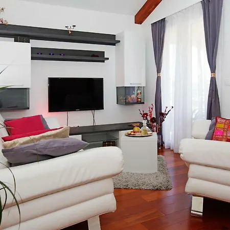 Komun Apartament Vela Luka