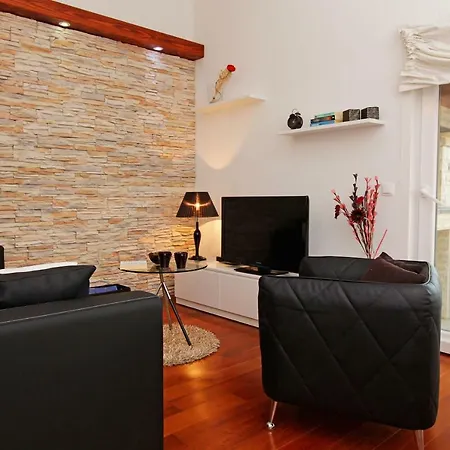 Apartament Komun *