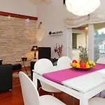 Apartment Komun *