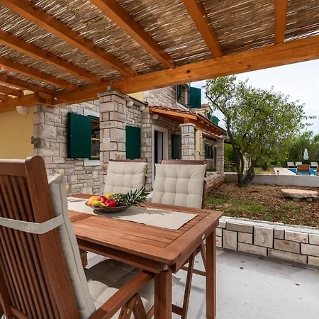 Komun Apartament Vela Luka