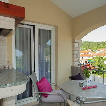 Apartment Komun Vela Luka