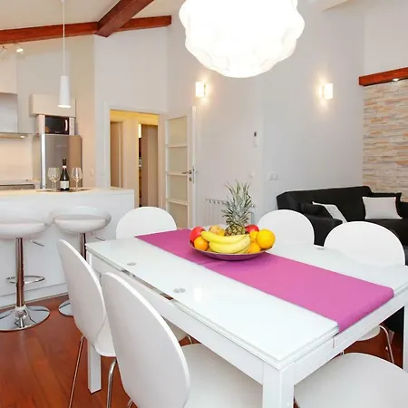 Komun Apartment Vela Luka