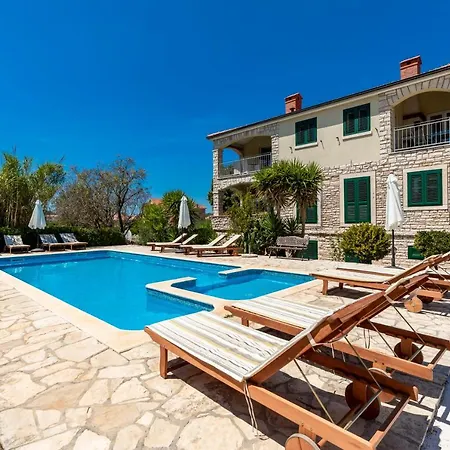 Apartman Komun Vela Luka