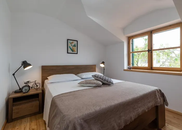 Komun Διαμέρισμα *