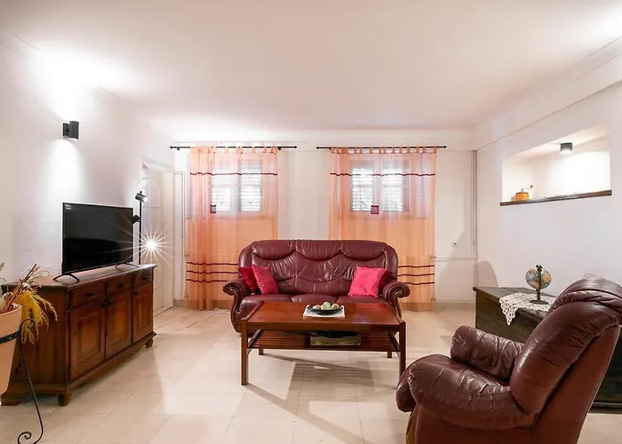 Komun Διαμέρισμα *