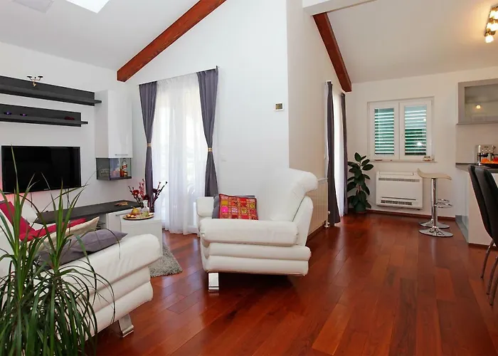 Komun Διαμέρισμα *